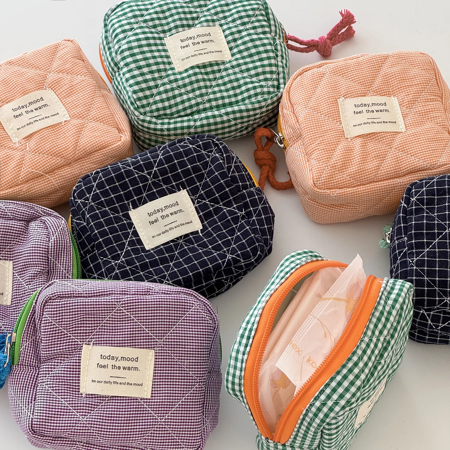 YT high-fashion niche Instagram-style color-blocking storage bag, portable coin purse, classic plaid sanitary pad storage bag