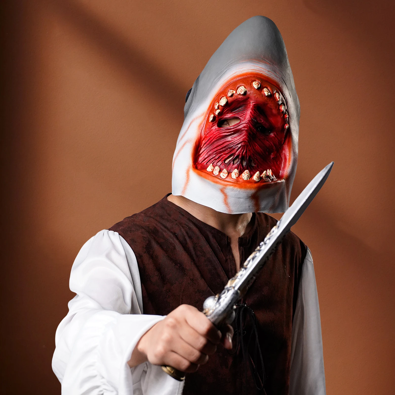 

1 шт. Страшная голова акулы - реалистичная латексная маска, креативный головной убор, острые клыки, идеальный костюм для Хэллоуина и праздников!