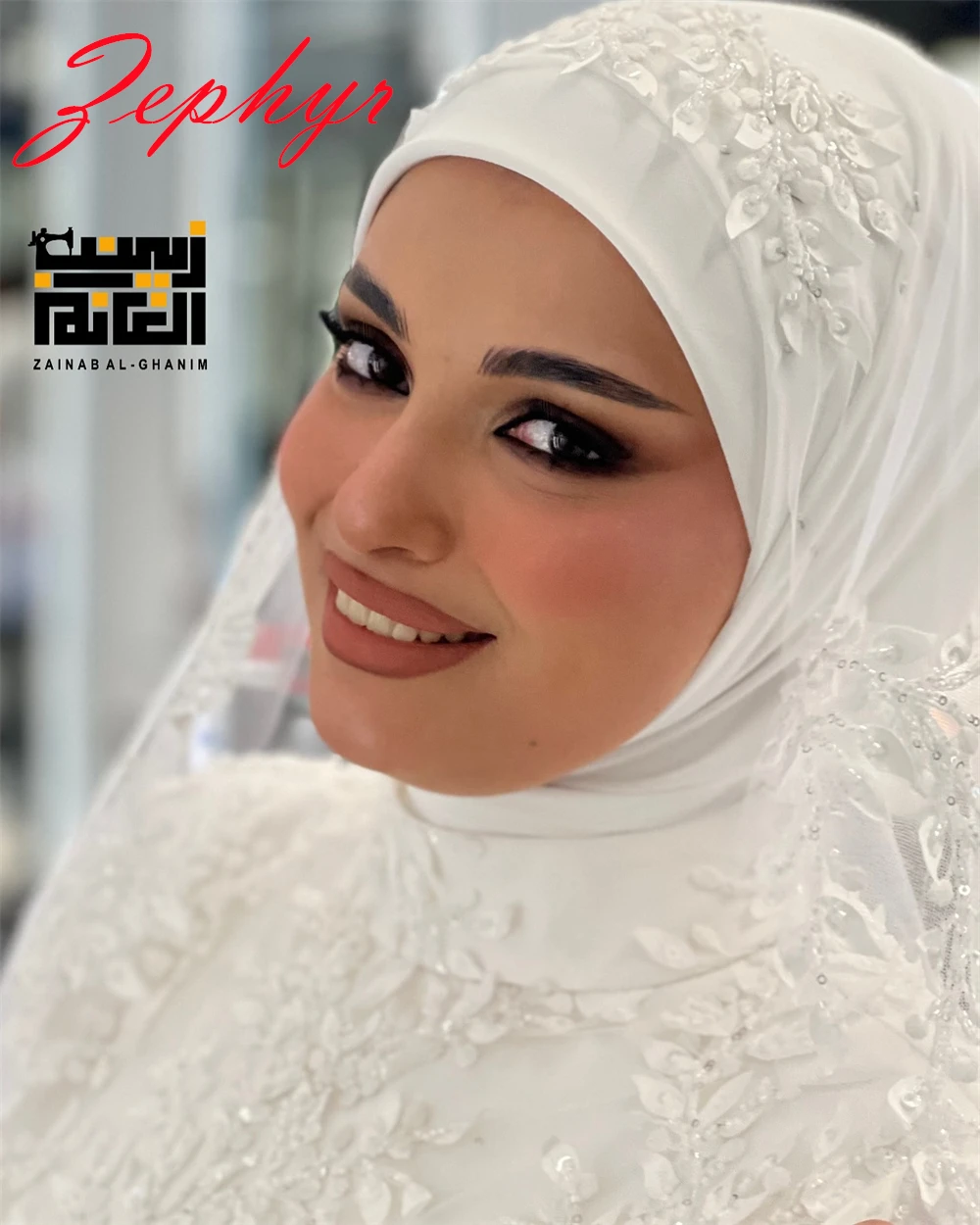 맞춤형 고품질 화이트 새틴 아플리케 웨딩 드레스 절묘한 높은 넥 라인 긴 소매 채플 트레인 신부 가운