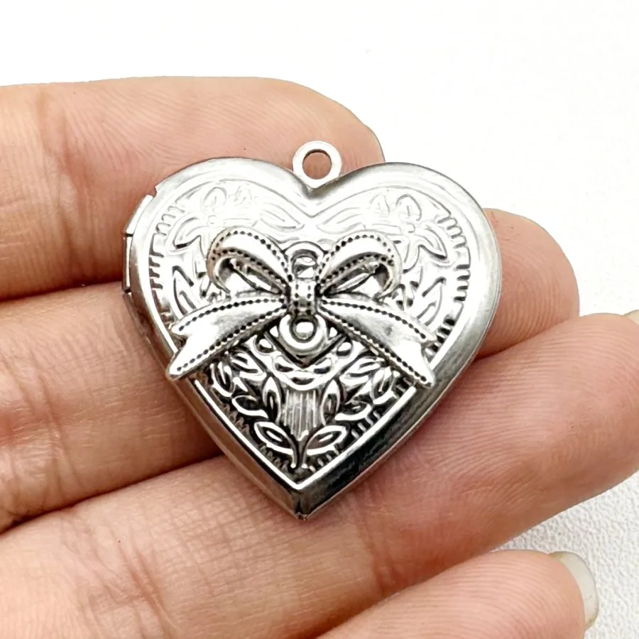 2PC Hot Selling Retro Heart-shaped Butterfly Heart Alloy Jewelry Accessories DIY Necklaces, Bracelets, Earrings, Pendants