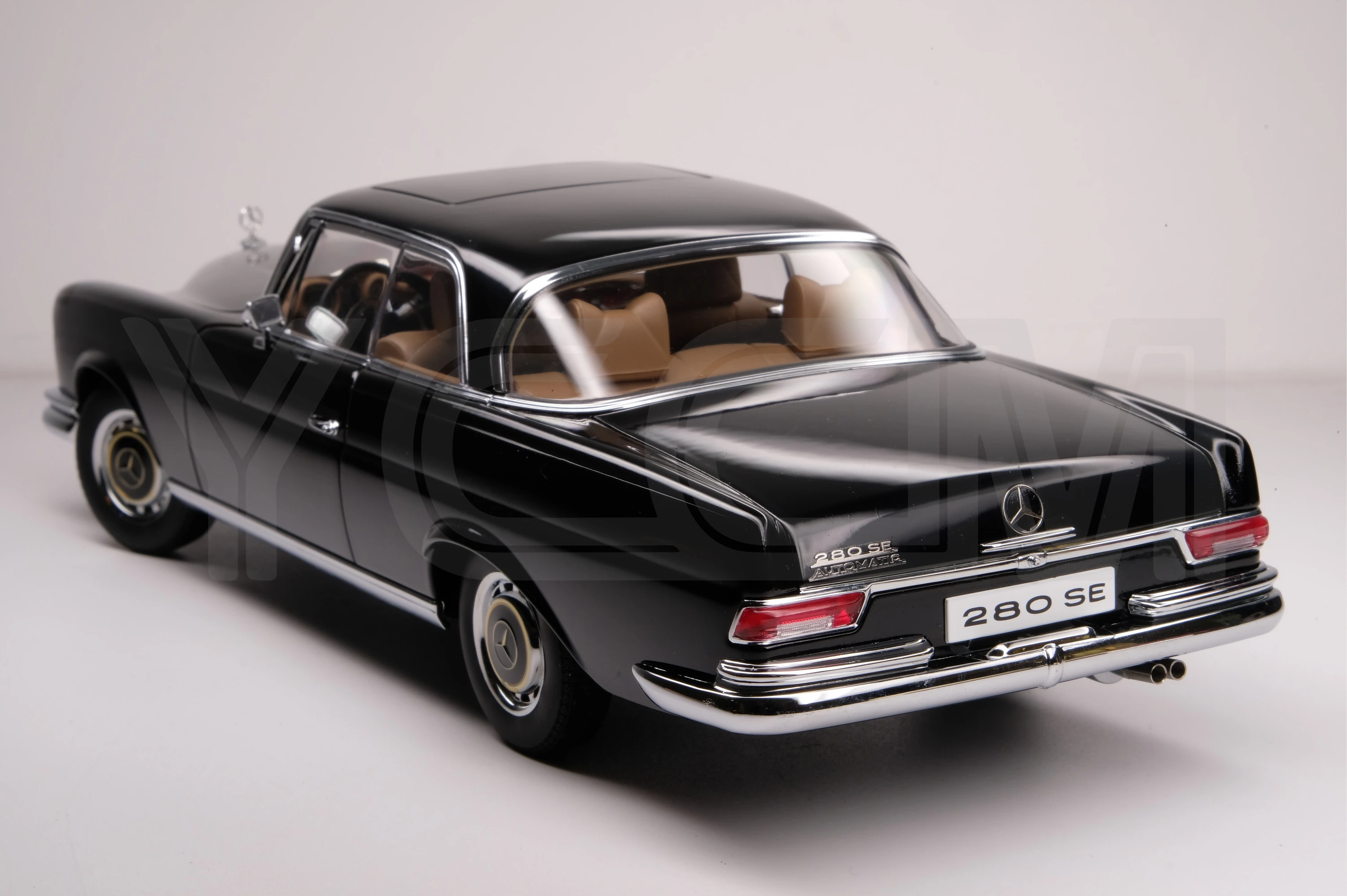 Autoart 1:18 280SE Black Vintage Car Simulation Limited Edition All Open Alloy Metal Static Car Model Toy Gift