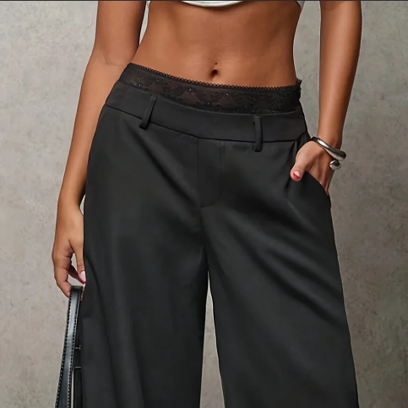 ハイウエストでドレープ感のあるミニマリストなワイドレッグパンツ。ゆったりとしたカットが特徴で、普段使いに最適です。