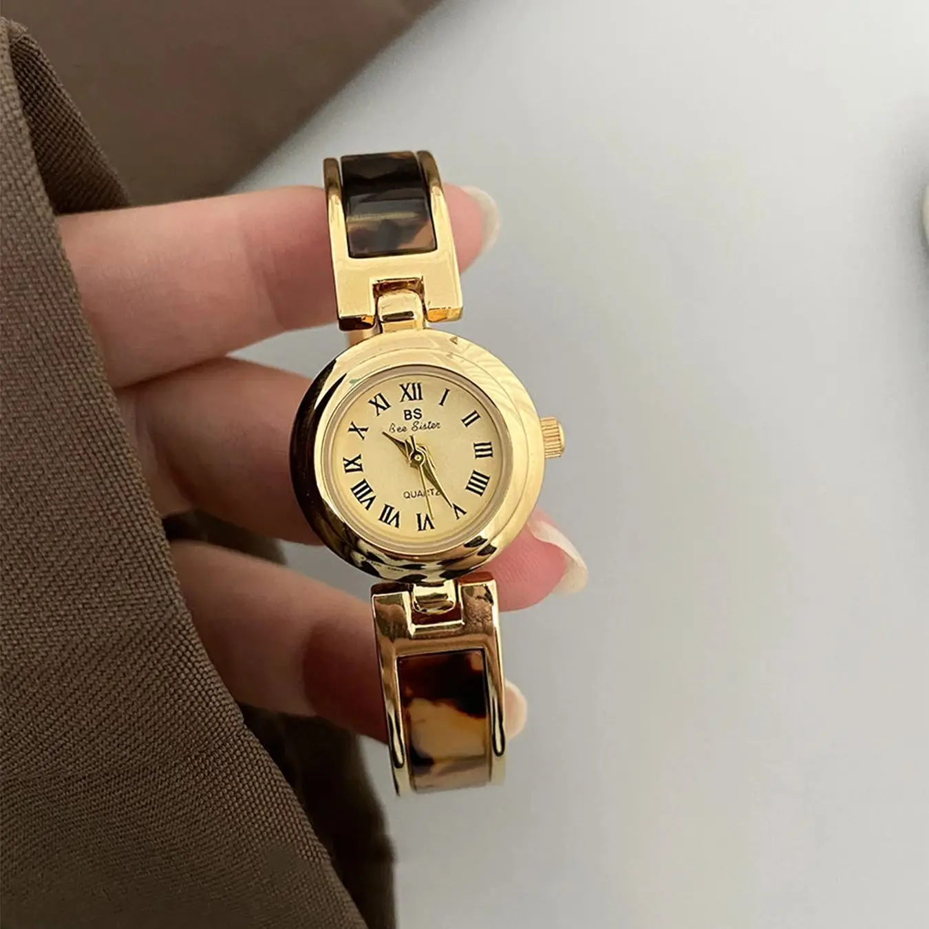 レトロな高級感のある女性用腕時計、琥珀色のブレスレットチェーン、本物の防水クォーツ、レディース腕時計、女性へのギフト