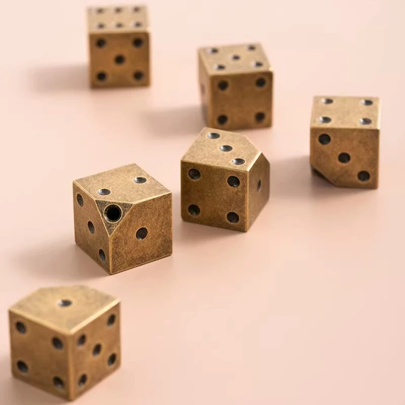 Antike Messing-Schrankgriffe, klassische Gaming-Knöpfe für Kommodenschubladen, solide Metall-Retro-Griffe – Vintage-Stil Würfel-Schubladengriffe – Detail 9