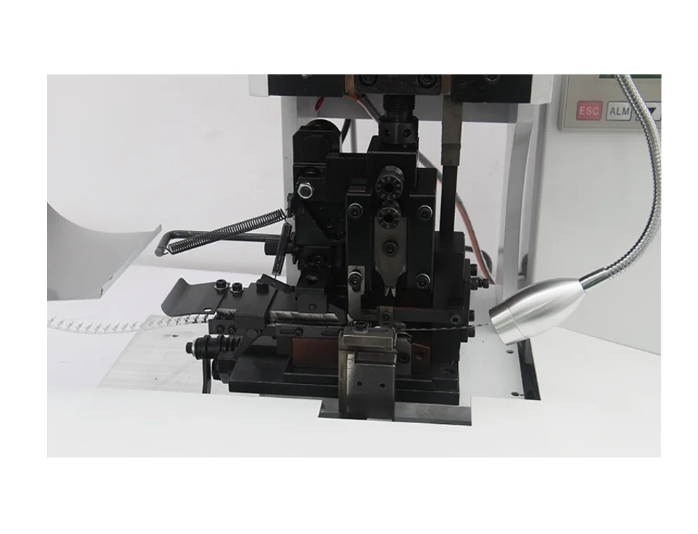 Macchina per crimpare spelafili a nastro per cavi piatti semiautomatica ad alta produzione