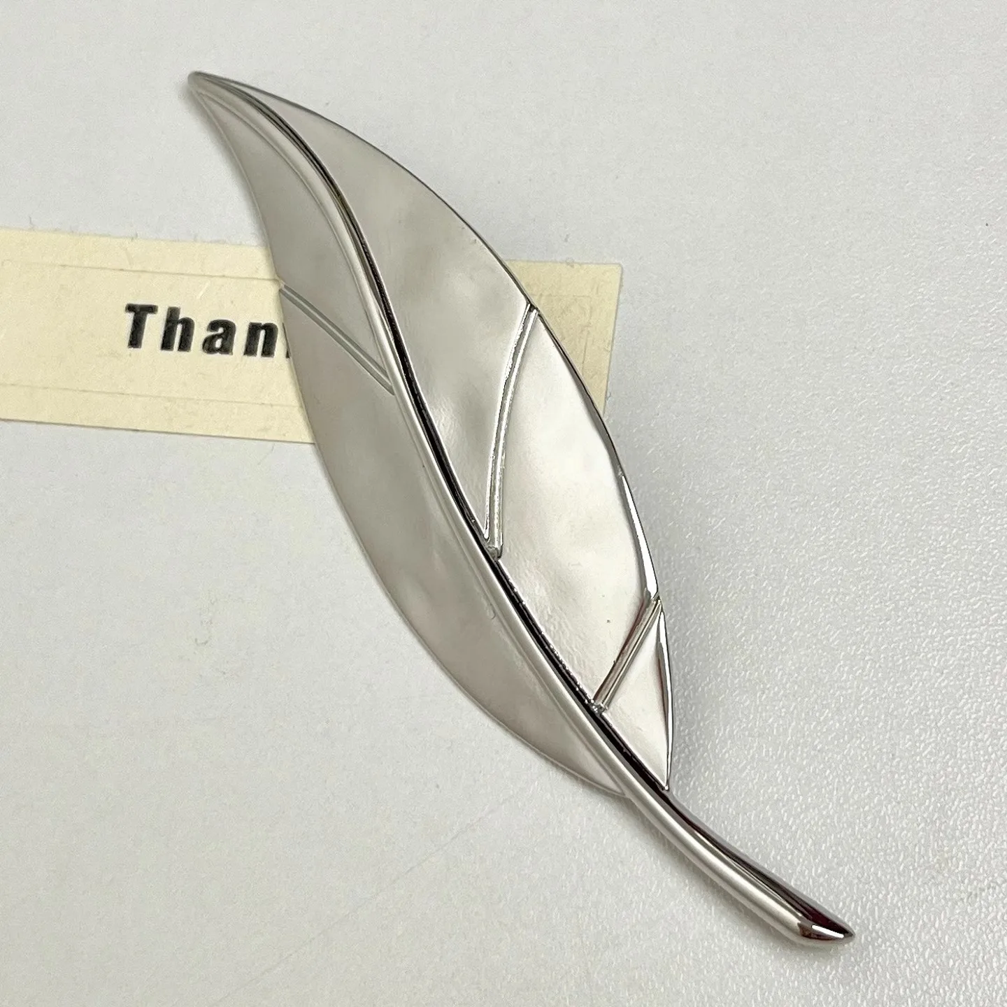 دبوس بروش أنيق وفريد من نوعه للنساء مثالي للحفلات وملابس السفر