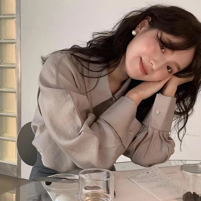 كوريا الجنوبية جيد قميص الإناث يتوهم أوائل ربيع 2025 جديد وصول طويلة الأكمام لون نقي قميص الإناث Slish Sle