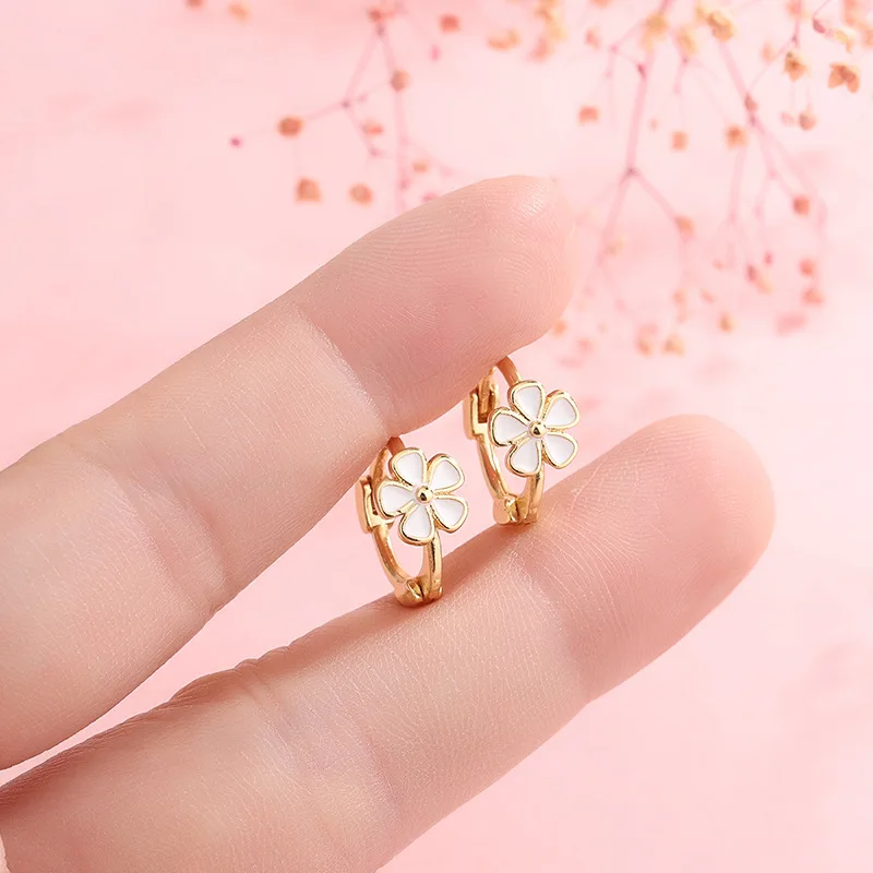 New Fashion Fresh Flower Enamel Hoop Earrings for Women Dripping Oil Huggies Earrings Girl Charm Cute Ears Party Jewelry Gift