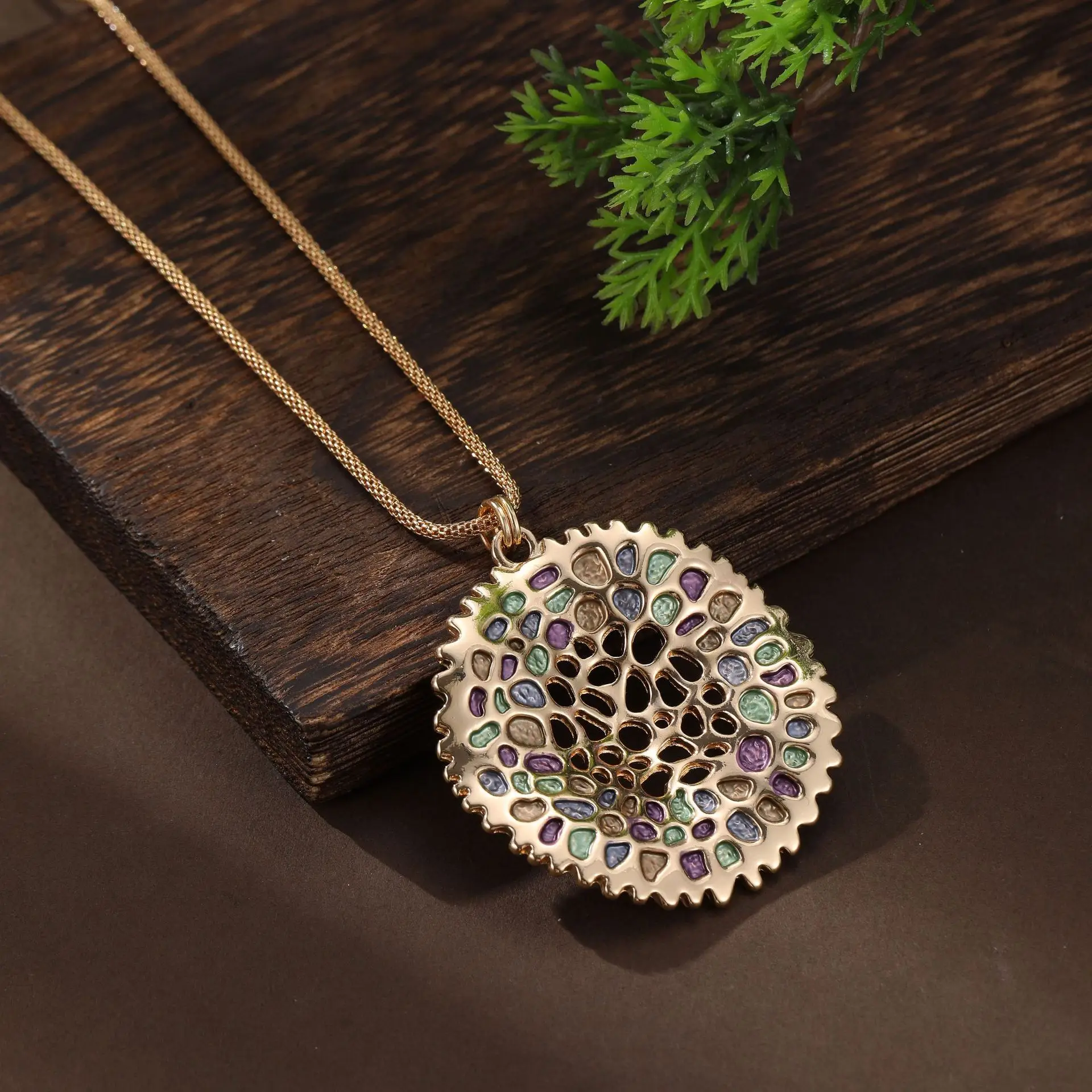 DIY accessories enamel color round thorn leaf pendant, women's creative exaggerated round leaf high-end necklace