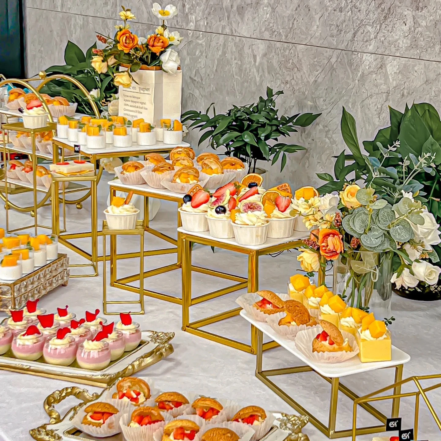 

Gold Dessert Stand Set,Cake Display Rack for Wedding Party Afternoon Tea, Acrylic & Metal Pastry Cupcake Holder Table Decoration