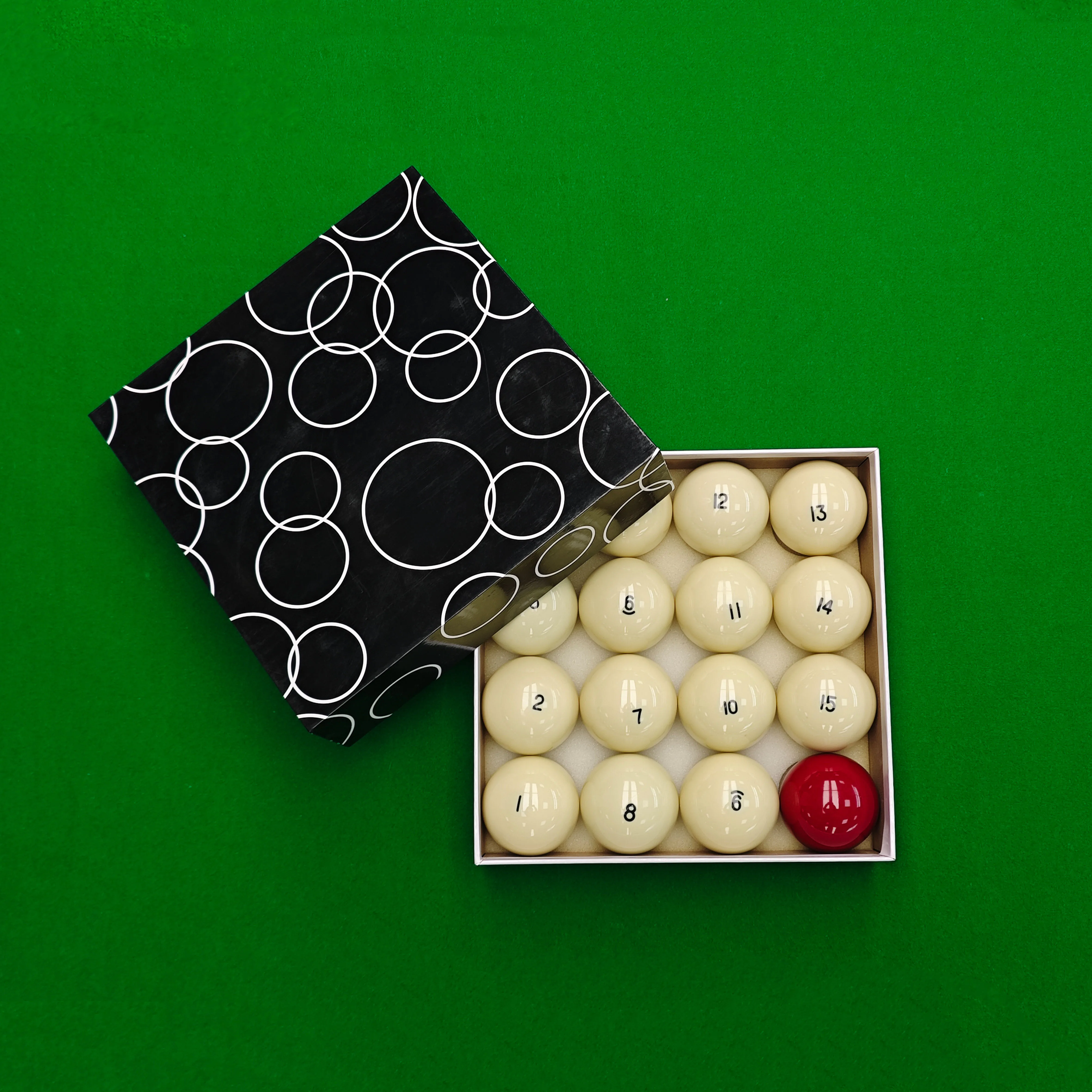 

Wholesale 68mm Resin Cue Balls Set for Russian Billiards & Pool Game Table Snooker & Billiard Ball Manufacturers' Product