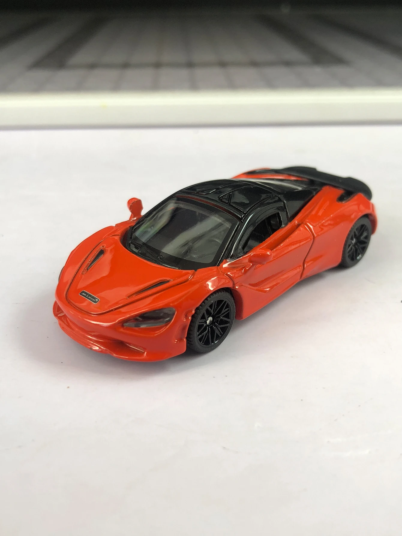 

TSC 1:64 имитация модели автомобиля McLaren 750s из цинкового сплава, статическое украшение, металлический коллекционный подарочный автомобиль