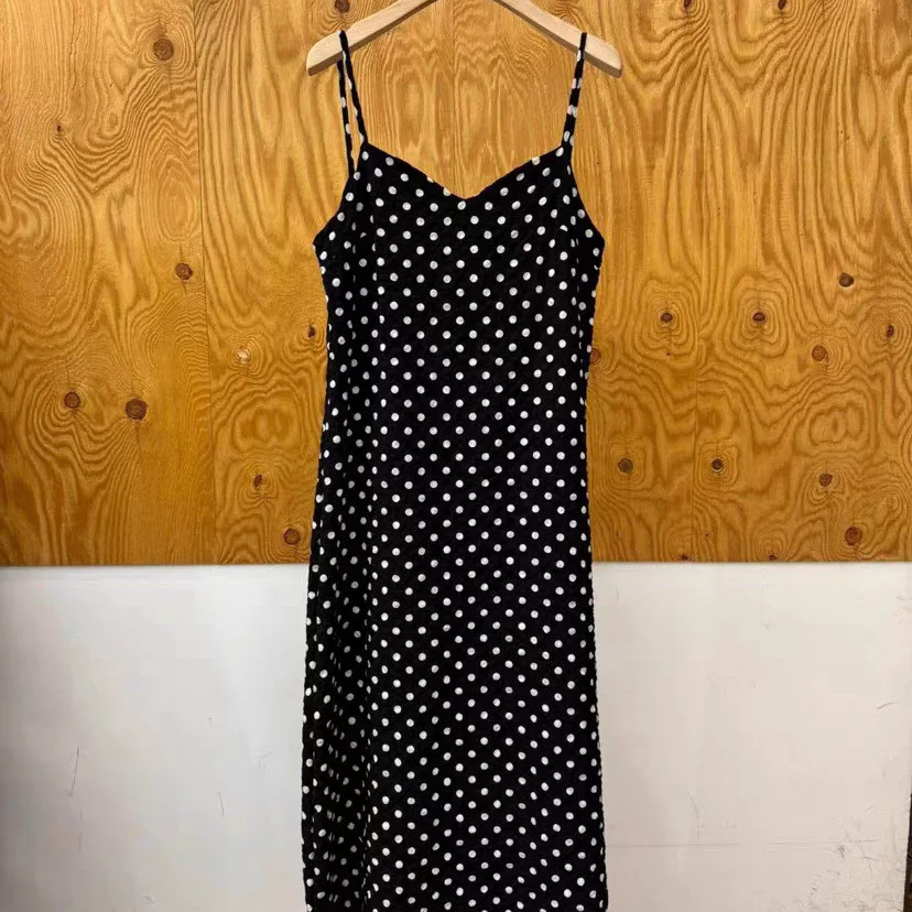 Vestido Retro de Alças em V Verão 2025 Estampa de Poá em Camadas Moda Fena Casual Sem Mangas