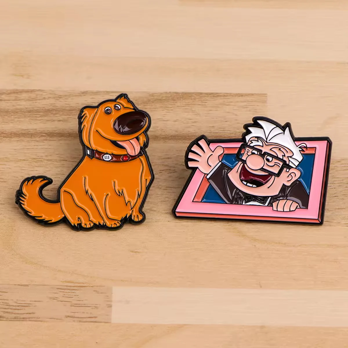 2개 세트 만화 캐릭터와 강아지 에나멜 브로치 귀엽고 재미있는 금속 배지 라펠 백팩 모자 핀 코스프레 액세서리 선물