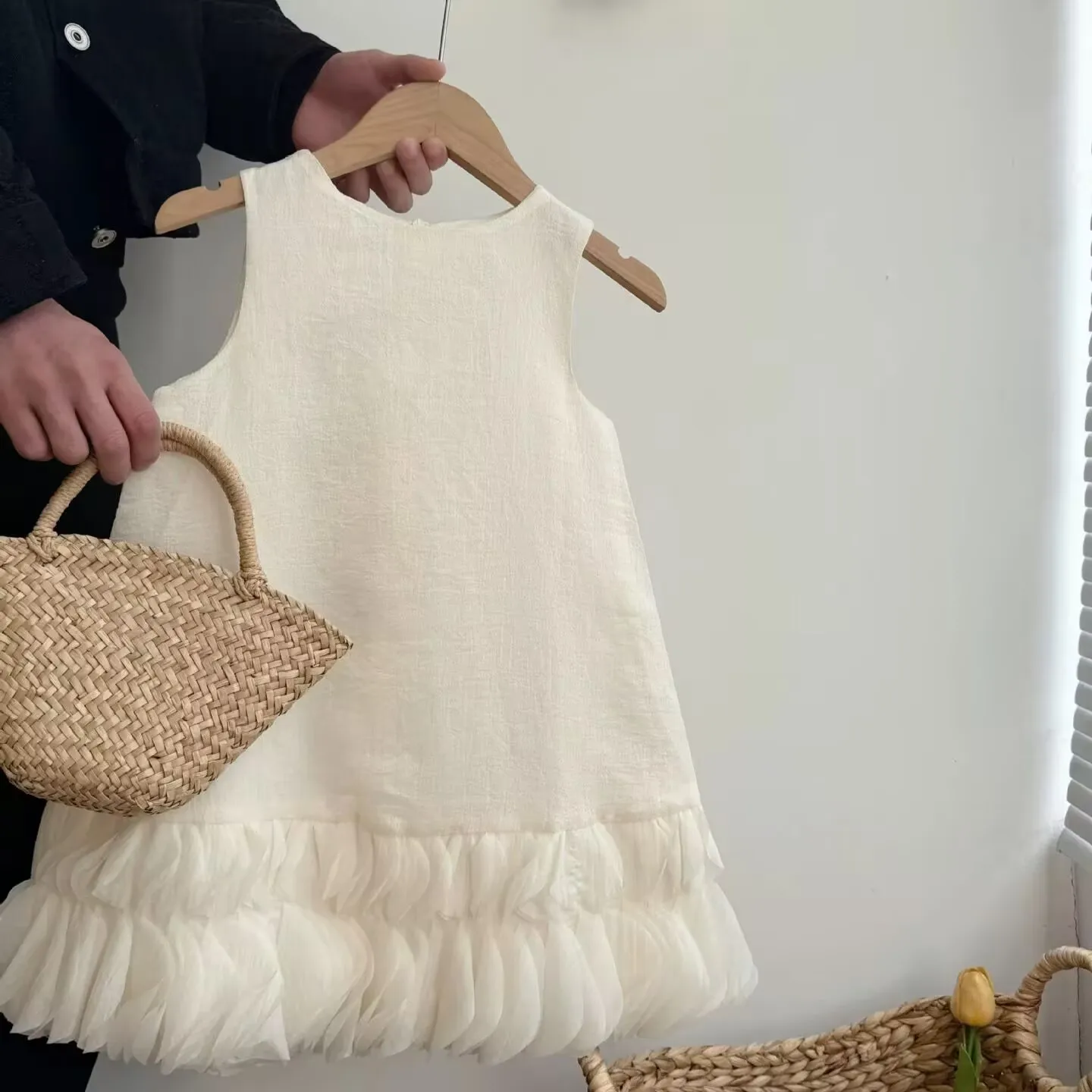 Elegant Girls Sleeveless Dress Summer 2025 Solid Color Ruffle Hem Cotton Dress for Kids Age 2-8 Years Casual Party Wear