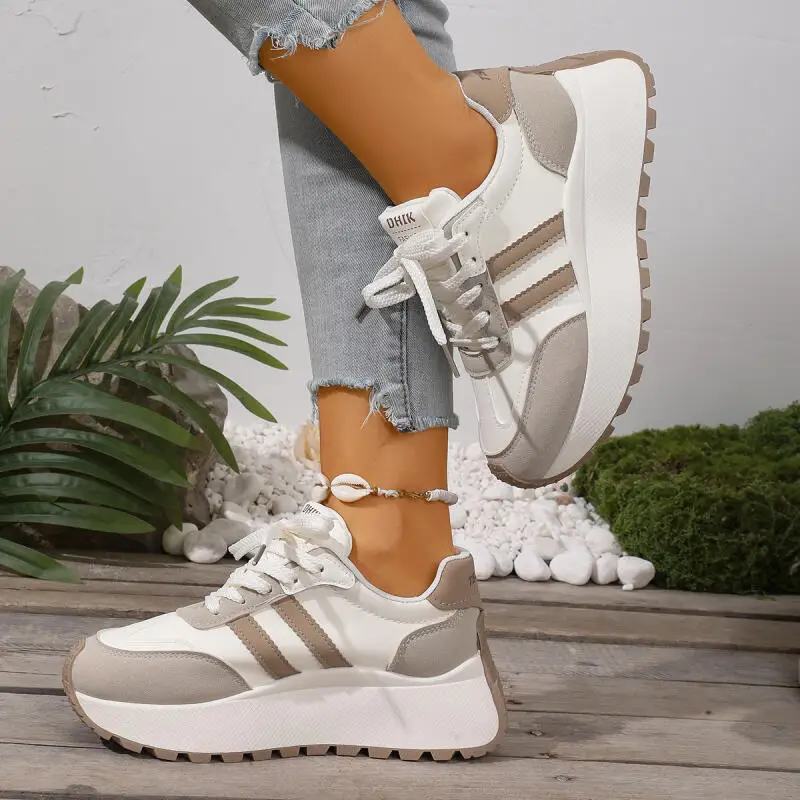 العلامة التجارية تصميم مزيج اللون الراحة منصة أحذية رياضية النساء 2026 الربيع عدم الانزلاق سميكة القاع أحذية رياضية المرأة الدانتيل يصل أحذية رياضية