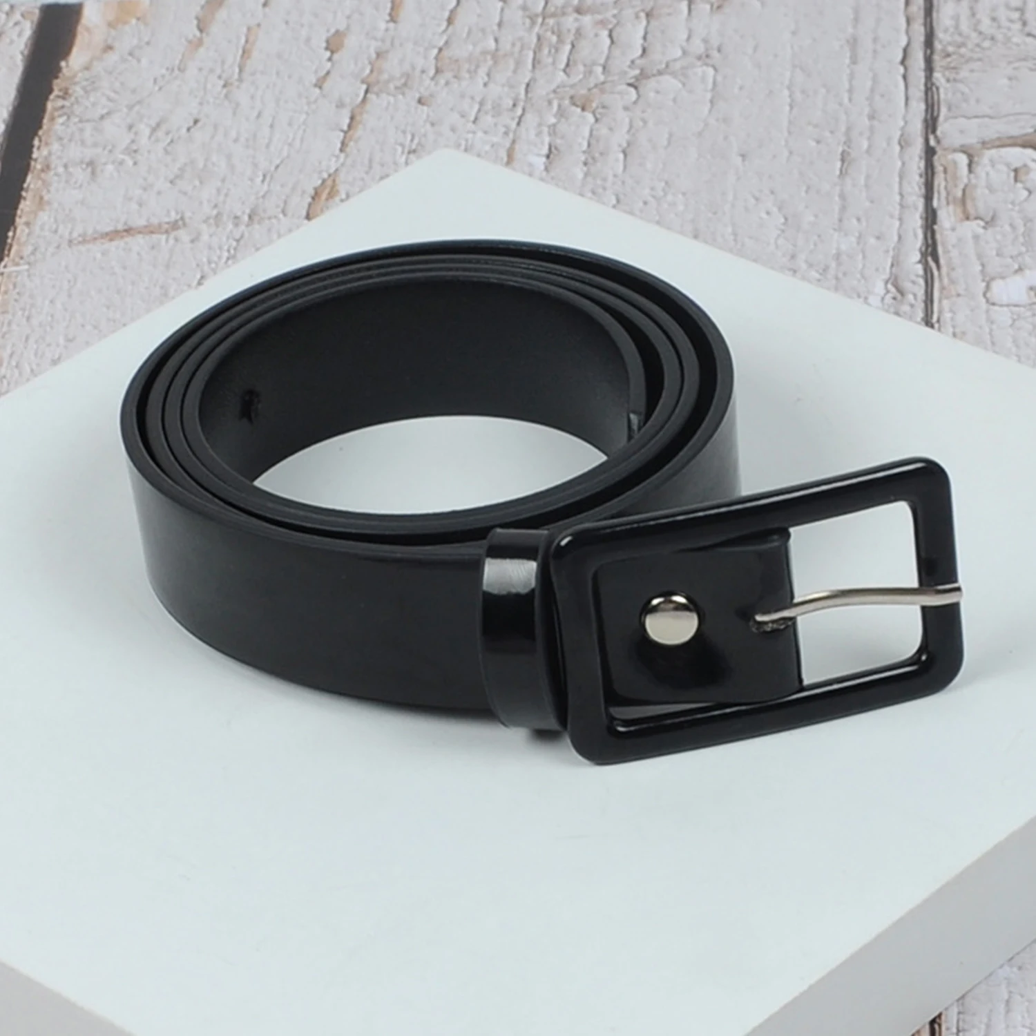 Ceinture mince en cuir pour femme, sangle de taille skinny, bleu, rouge, noir, mode, haute qualité, 216.239., 1 PC