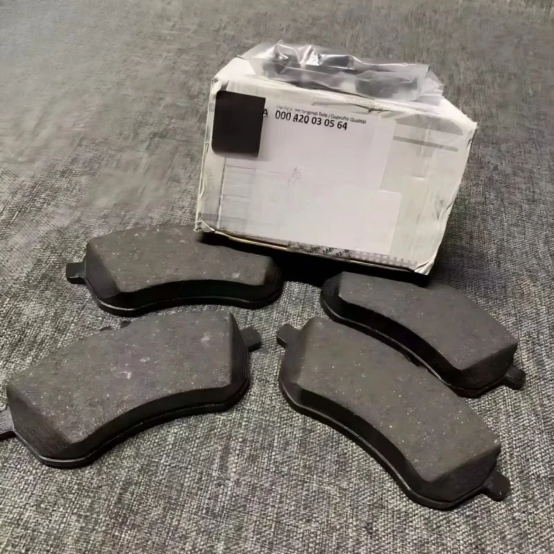 Chassis Brakes Car Front Brake Pads A0004200305 for Mercedes-Benz C-Class E-Class CLK W204 W212 C204