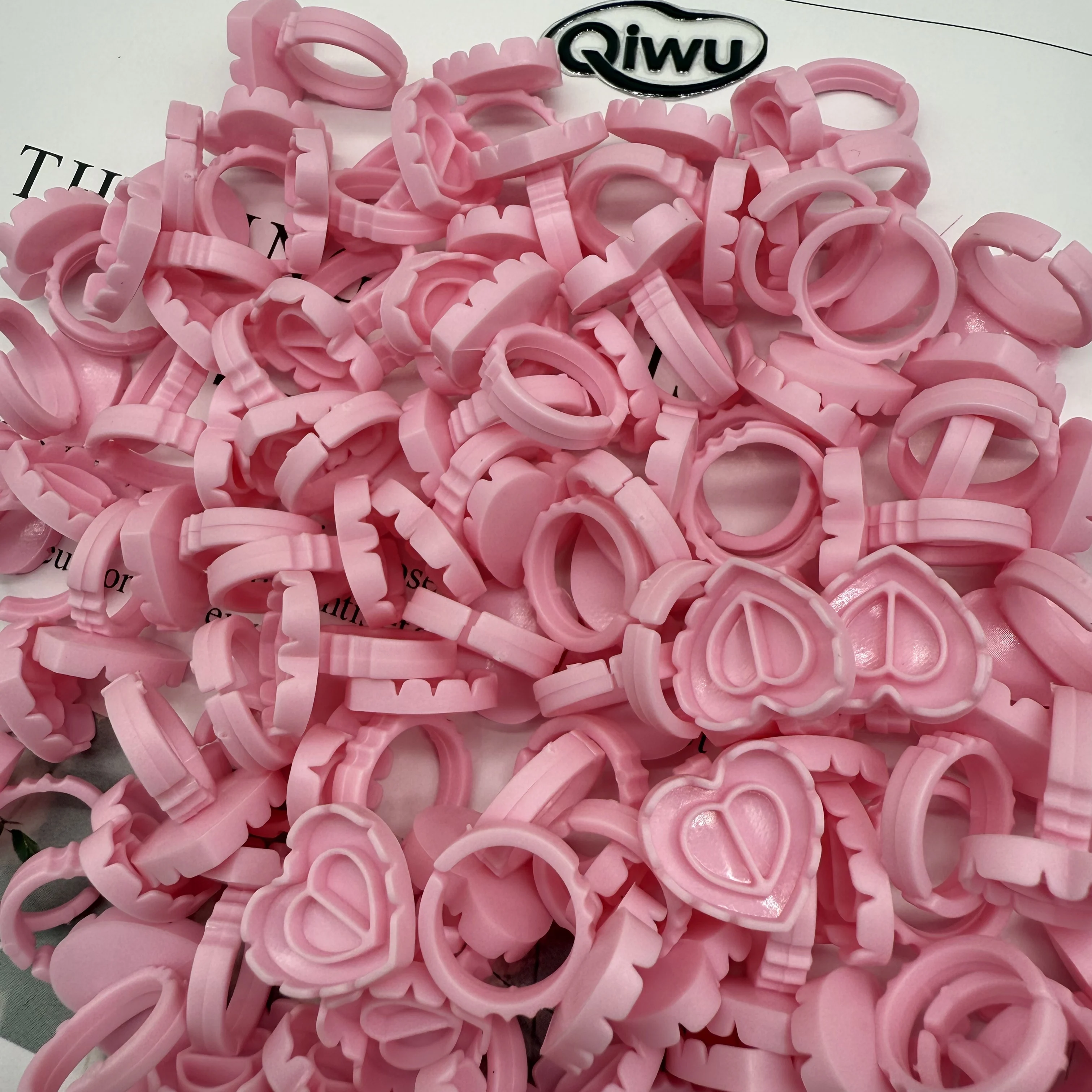 100 Pcs Disposable Eyelash Glue Ring Holder Cup Heart-shaped Plastic Tattoo Pigment Holder Pallet Eye Lash Extension Makeup Tool