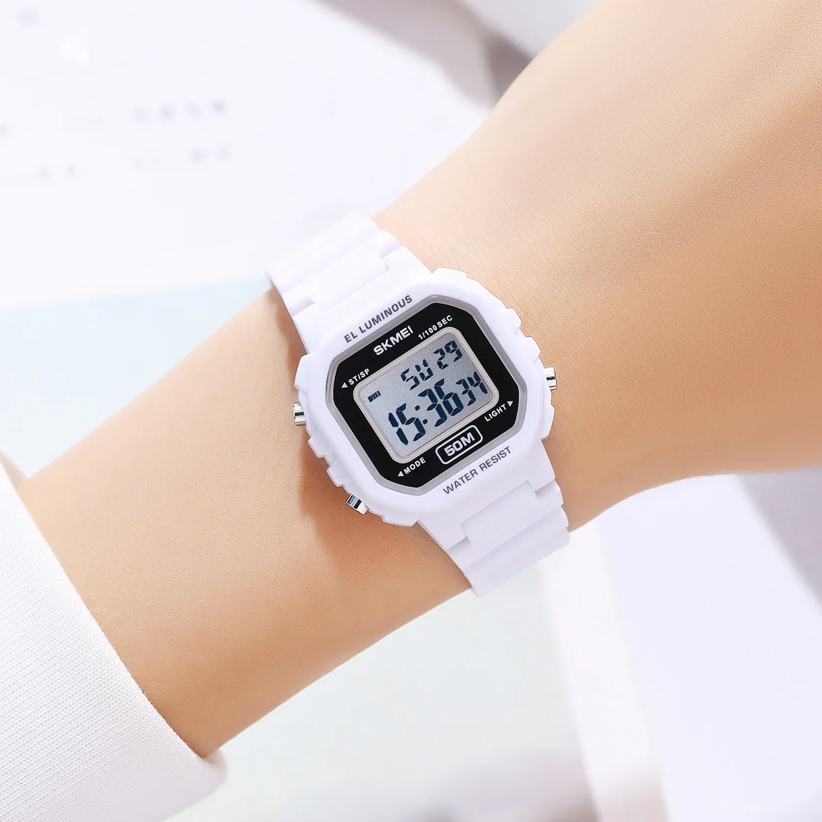 SKMEI Woman Watch Top Luxury Brand Sport Watch Electronic Digital Wrist Clock 50M Waterproof Woman\'s Watches 2326