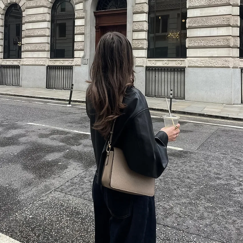 Giacca in pelle con colletto di fascia alta opaca 2025 Autunno e inverno Nuova giacca corta ampia e snellente