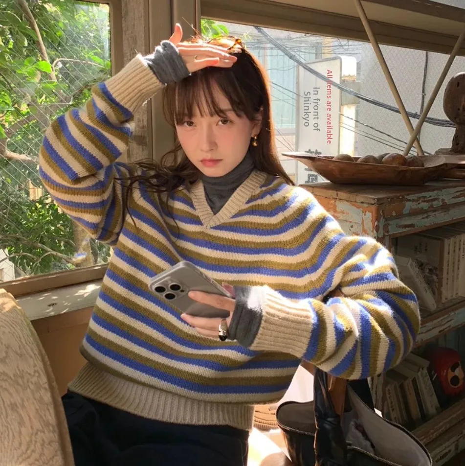 

Leobe Mena 00 шерстяной вязаный свитер в полоску с v-образным вырезом, свободный повседневный весенний свитер на весну 2025 года, женский трикотаж в полный рост