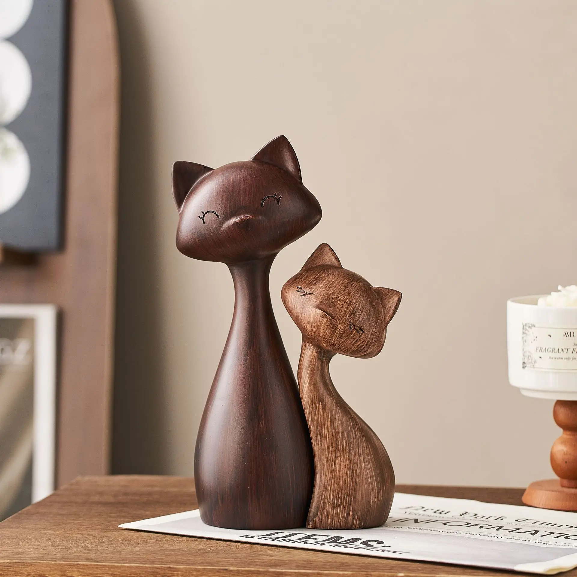 Creative Abstract Cat Statue Resin Art Decoration Sitting Sculpture Decor Living Room Office Ornament Warm Hug Gift