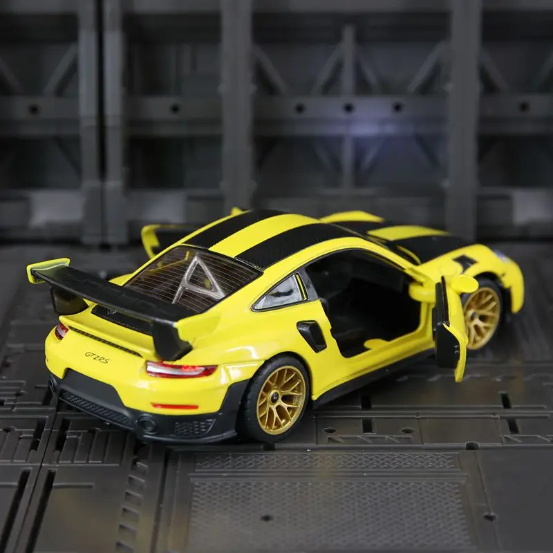 

1:32 Моделирование Porsche 911 GT2 RS Модель автомобиля из сплава Коллекция орнаментов Дверь может открыть звук и свет Возврат Мощность Суперкар Подарок