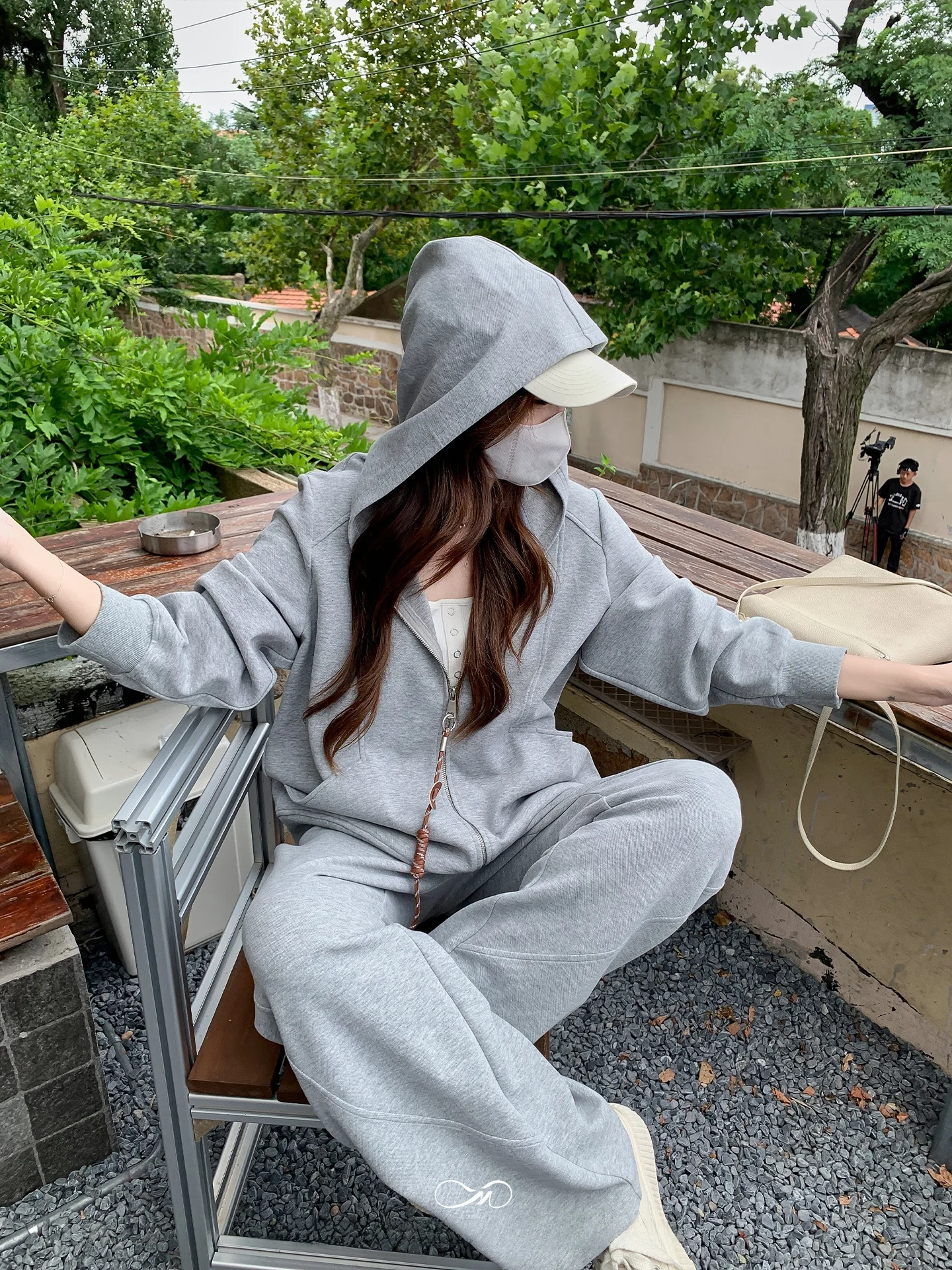 

Комплект из худи свободного кроя и брюк с широкими штанинами на высокой талии, повседневный, из двух предметов, для женщин больших размеров, весенний сезон, удобный, из смесового хлопка