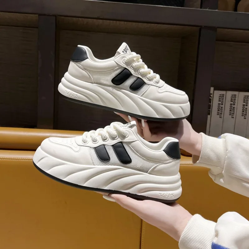 2024 Sneakers bianche da donna autunno stringate fondo spesso appartamenti Casual antiscivolo scarpe sportive da passeggio all'aperto Sapatos Femininos