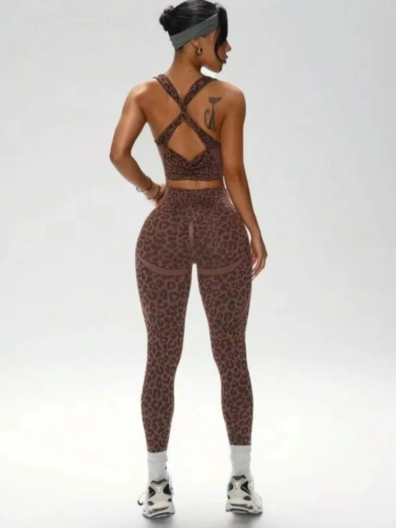

Женский бесшовный спортивный костюм, повседневный сексуальный топ с леопардовым принтом + леггинсы, комплект из двух предметов, спортивный костюм для фитнеса, йоги, обтягивающий спортивный костюм