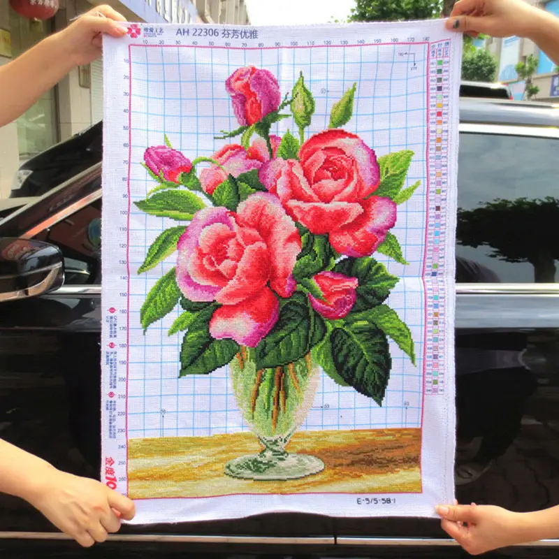 

Handmade cross stitch finished product, fragrant and elegant rose vase, sold in small restaurants in the living room and bedroom