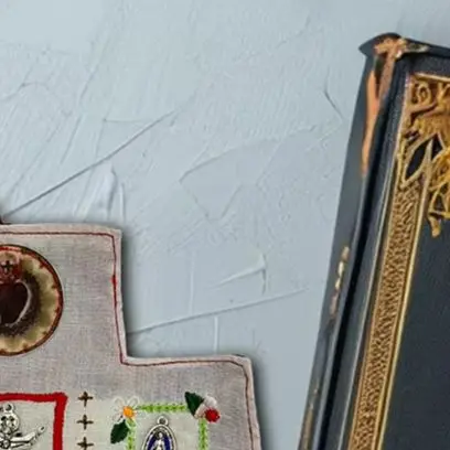 1/2 قطعة لحاف الصلاة المحمولة مع/الصليب داخل الكتاب لحاف الصلاة مع الصليب الفضي وشملت داخل الهدايا المسيحية للنساء