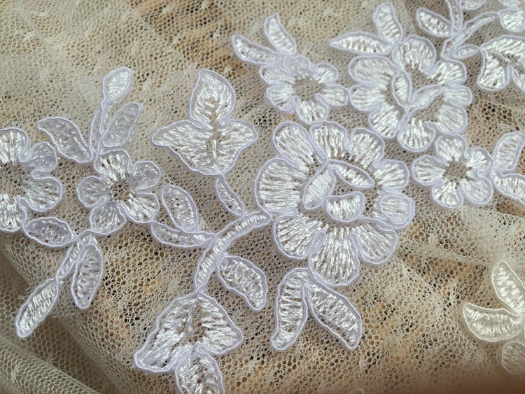 Coppia di medaglioni Applique floreali in pizzo tricolore ricamato floreale per accessori per abiti da sposa