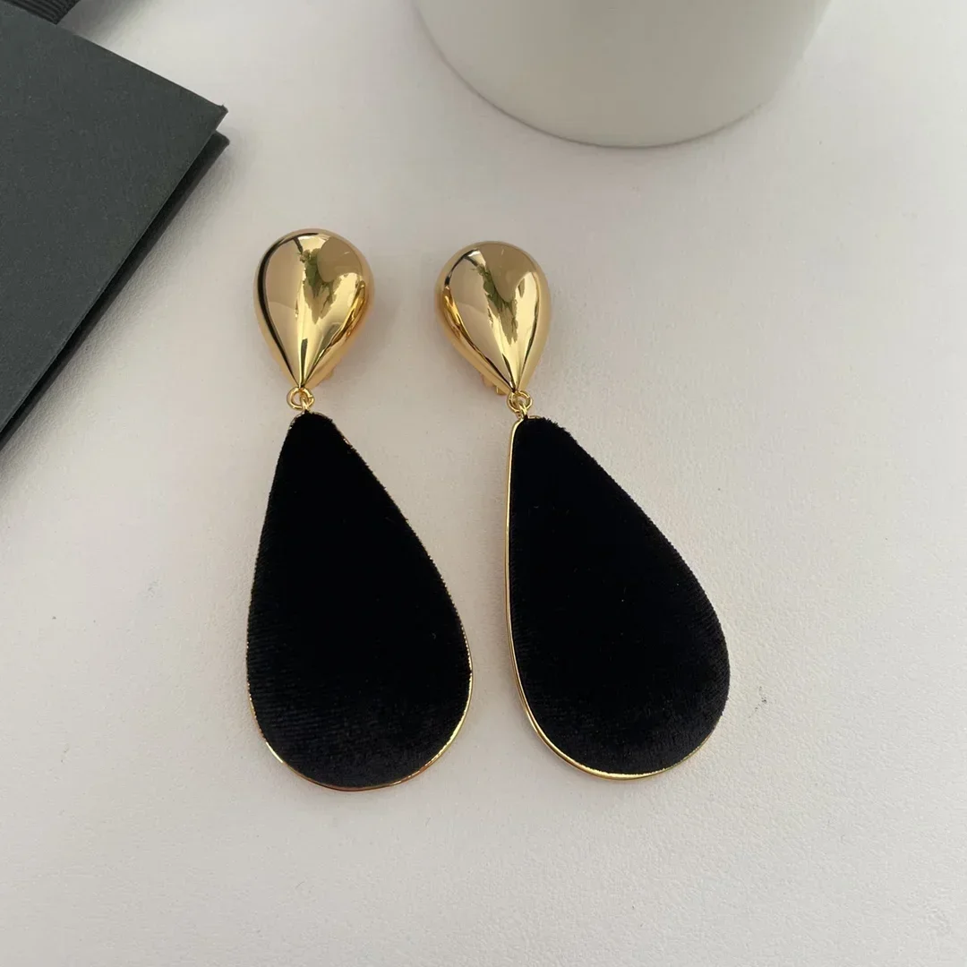 Famous Designer Brand Water Droplet Black Velvet Ear Clip Luxury Earring Women Jewelry Runway Trend