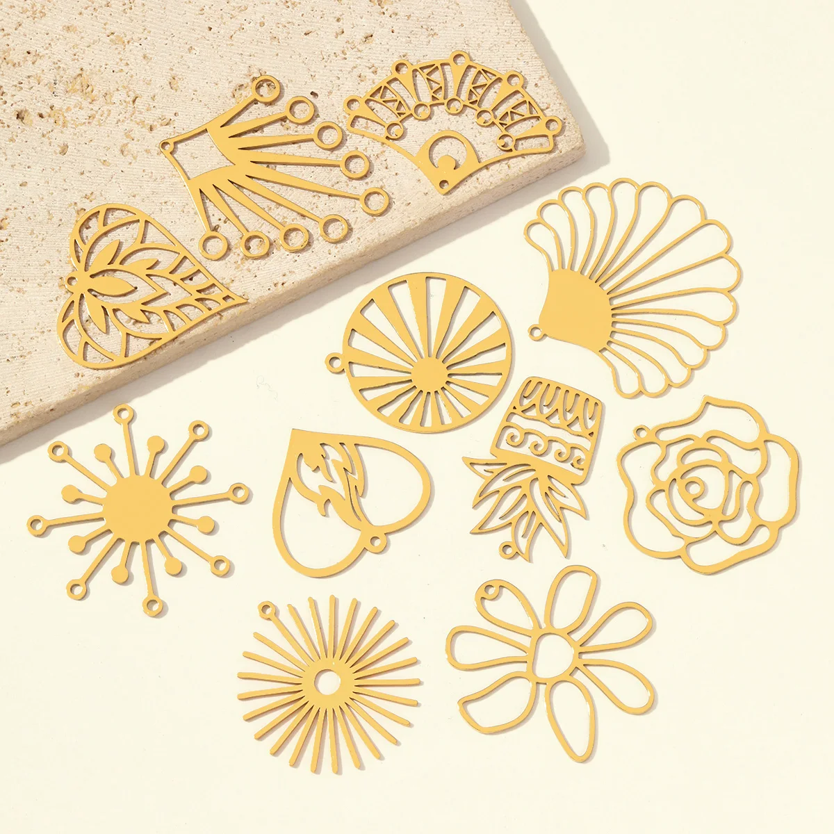 10pcs/Lot Stainless Steel Six-petal Simple Flower DIY Charms Hollow Family Pet Necklace Pendants Woman Heart Jewelry Wholesale