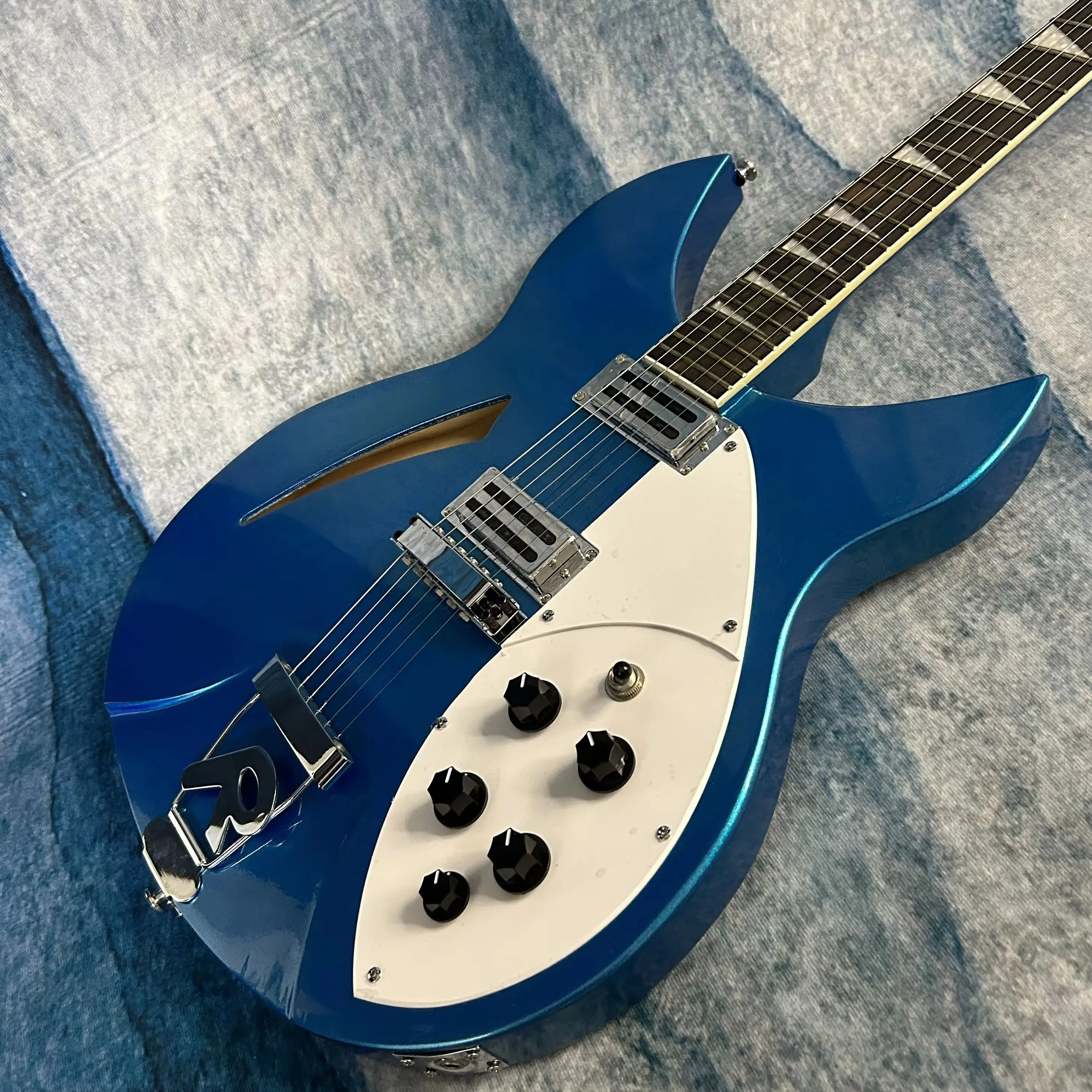 

Горячая распродажа: Электрогитара Rickenbacker 330 с тремоло-бриджем, цвет металлик синий, накладка грифа из палисандра