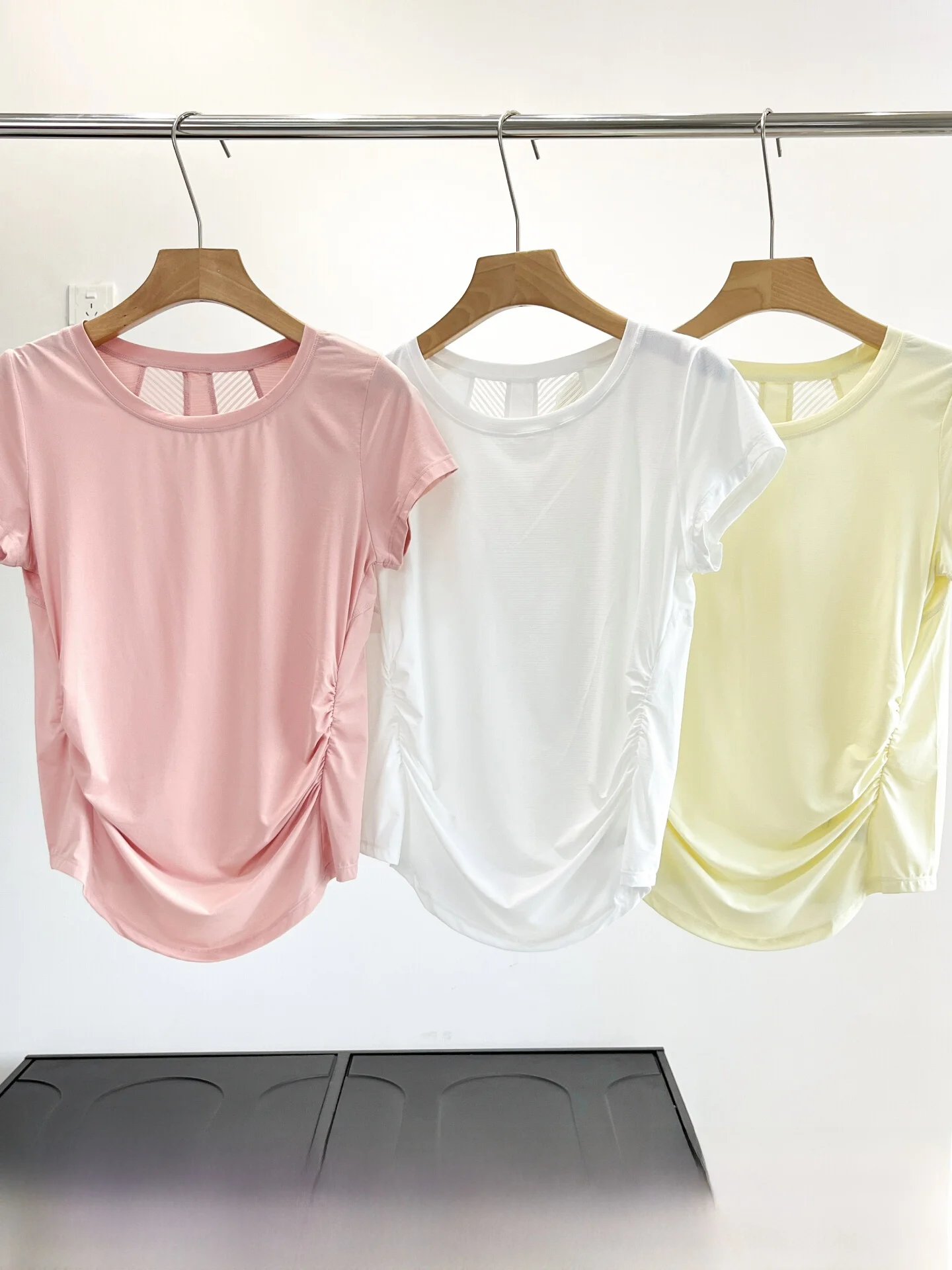 

Summer Ladies Slim Fit ort Sve T-irt Running Fitn Training Qui Dry Breathable Lightweight Pleated Conceal Meat