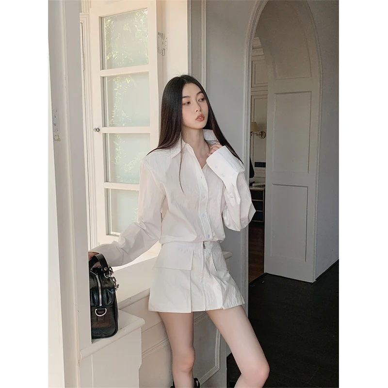 فستان قصير أبيض أنيق للسيدات موضة ملابس الشارع الشهير فساتين قميص مرقع للسيدات كورية بأكمام طويلة تصميم ضيق جديد