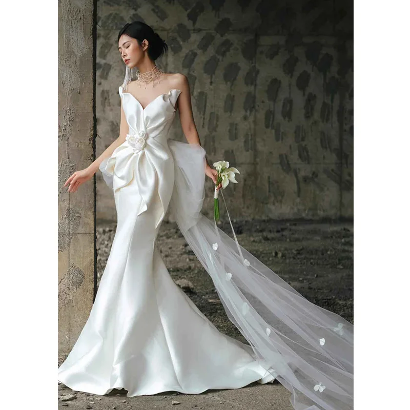 فستان زفاف خفيف بدون حمالات على الطراز الفرنسي2025 فستان العروس الجديد من الساتان الأبيض حورية البحر نحيف وبسيط على طراز موري