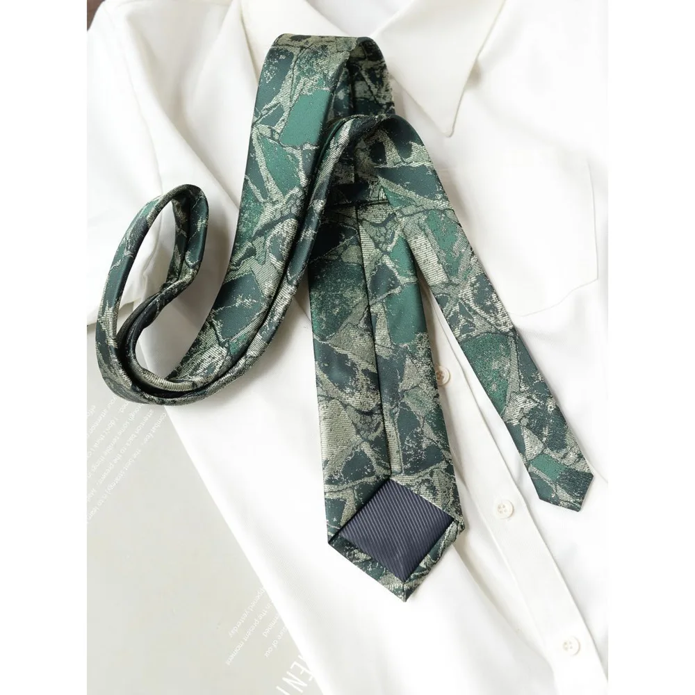 Textura de pedra exuberante gravata com nó à mão cor café roxo high-end sensação padrão escuro versátil camisa jk para mulheres e homens artístico