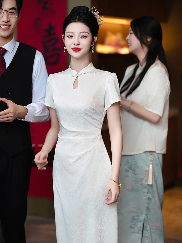 

Ele White Dr with Waist-Cinching Design for Engagement And Registration Beautiful Summer Wedding Dr