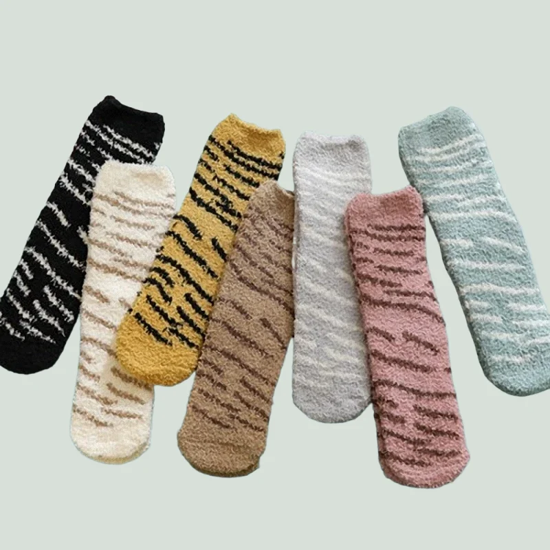 

5/10 Pairs High Quality Women's Comfortable Cotton Socks Trendy Coral Fleece Socks Tiger Pattern Claws Fashion Floor Women Socks