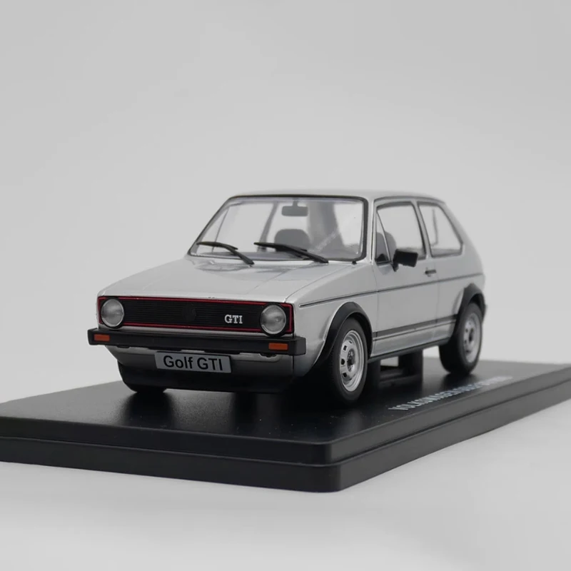 

IXO Diecast 1:24 Scale Golf GTI 1976 Alloy Classic Car Model Finished Product Simulation Toy Collection Static Model Ornament
