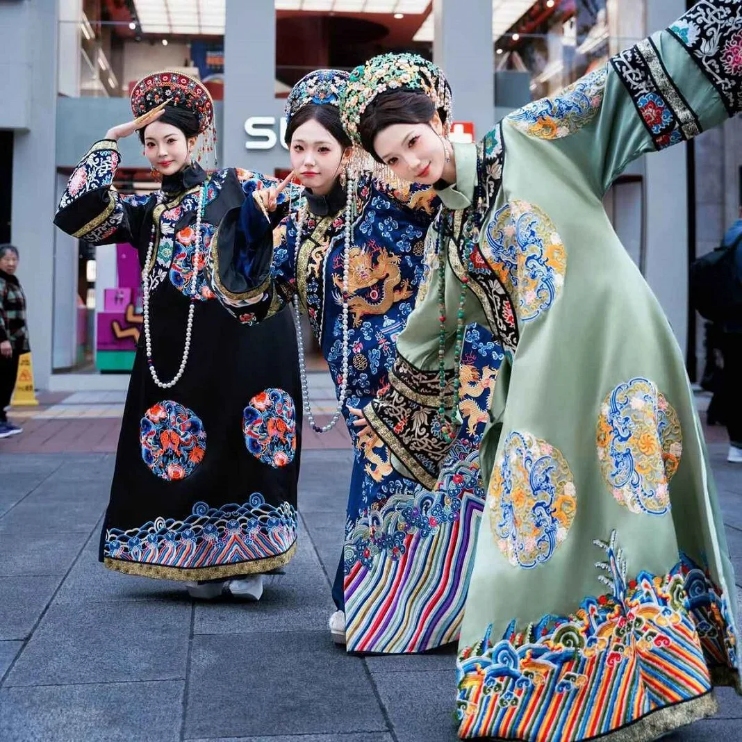 

Китайская одежда династии Цин, королевский Феникс, женский халат, стиль пекинского дворца, платье с флагом Маньчу, благоприятный наряд императрицы Дагера