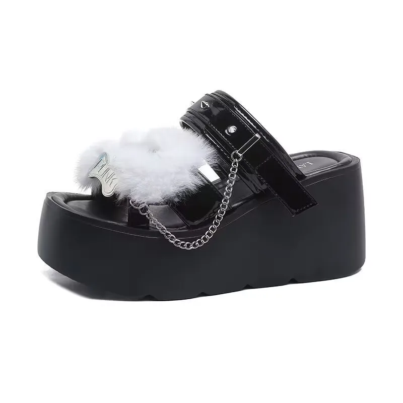 Pantofole gotiche nere per adolescenti Ragazza originale estiva punk Y2k Zeppe Pantofole con plateau Sandali decorativi con catena in peluche da donna