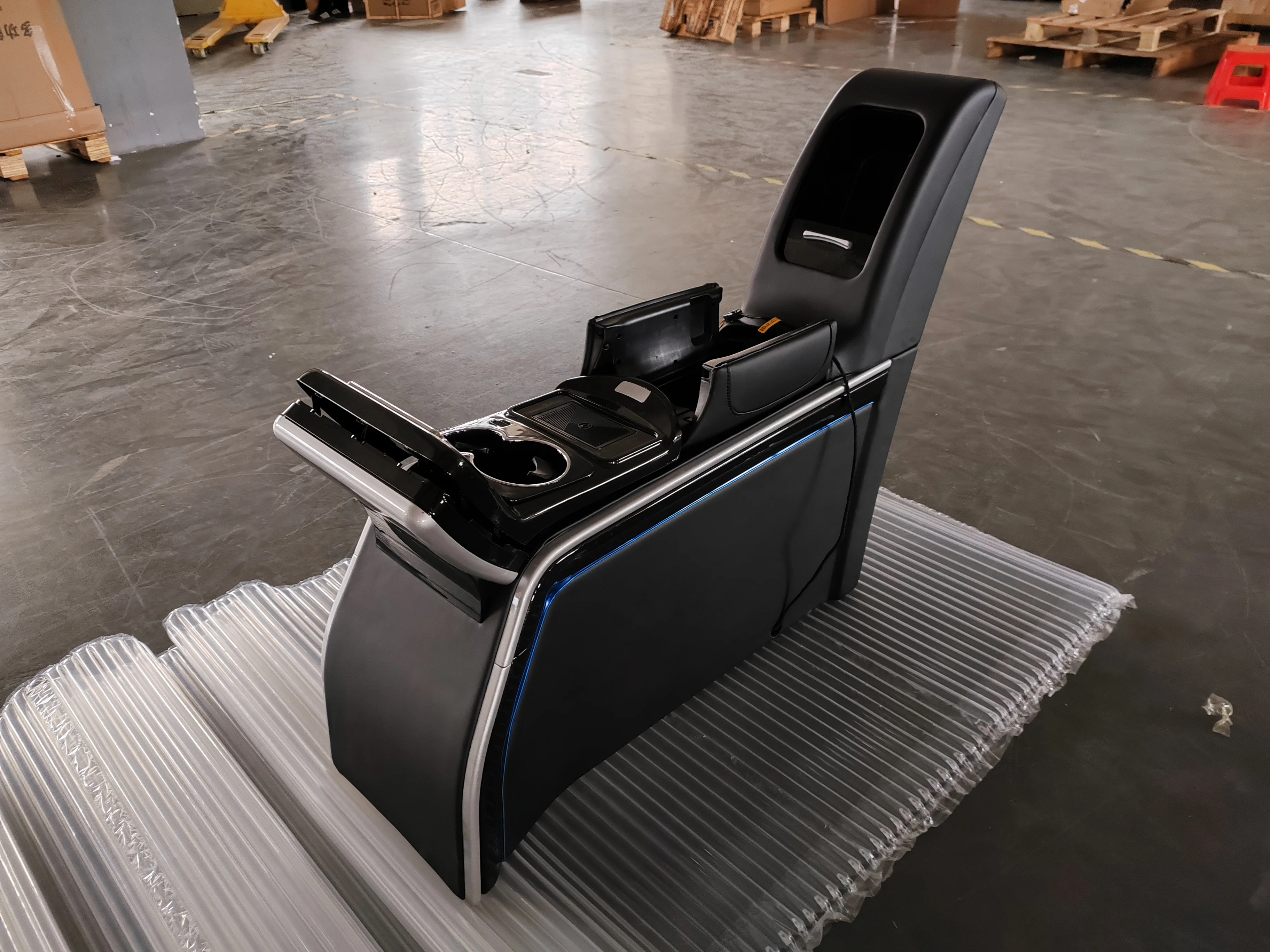 Central Console with high efficient Wireless charging/for Land Cruiser