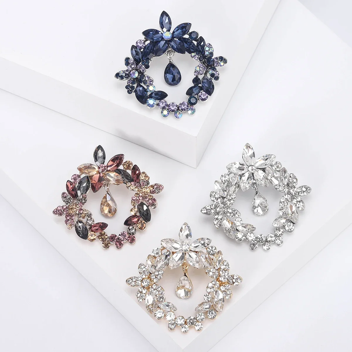 Rhinestone Garland Brooches for Women 4-color Handmade Flowers Party Casual Brooch Pin Gifts