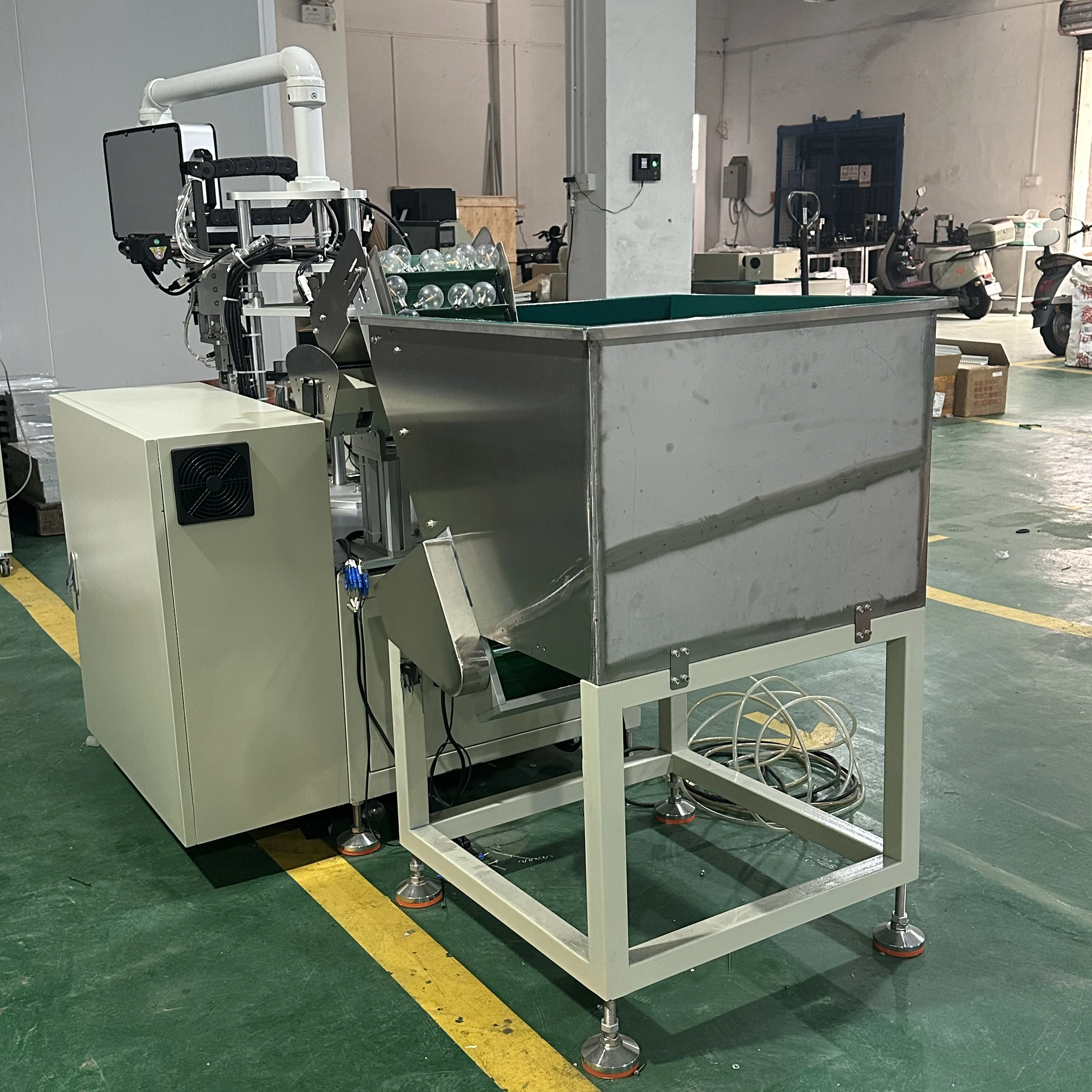 آلة التواء والإضاءة والمصباح المزودة بمصابيح ملتوية أنيقة تحل مشكلة اختبار اللمبة