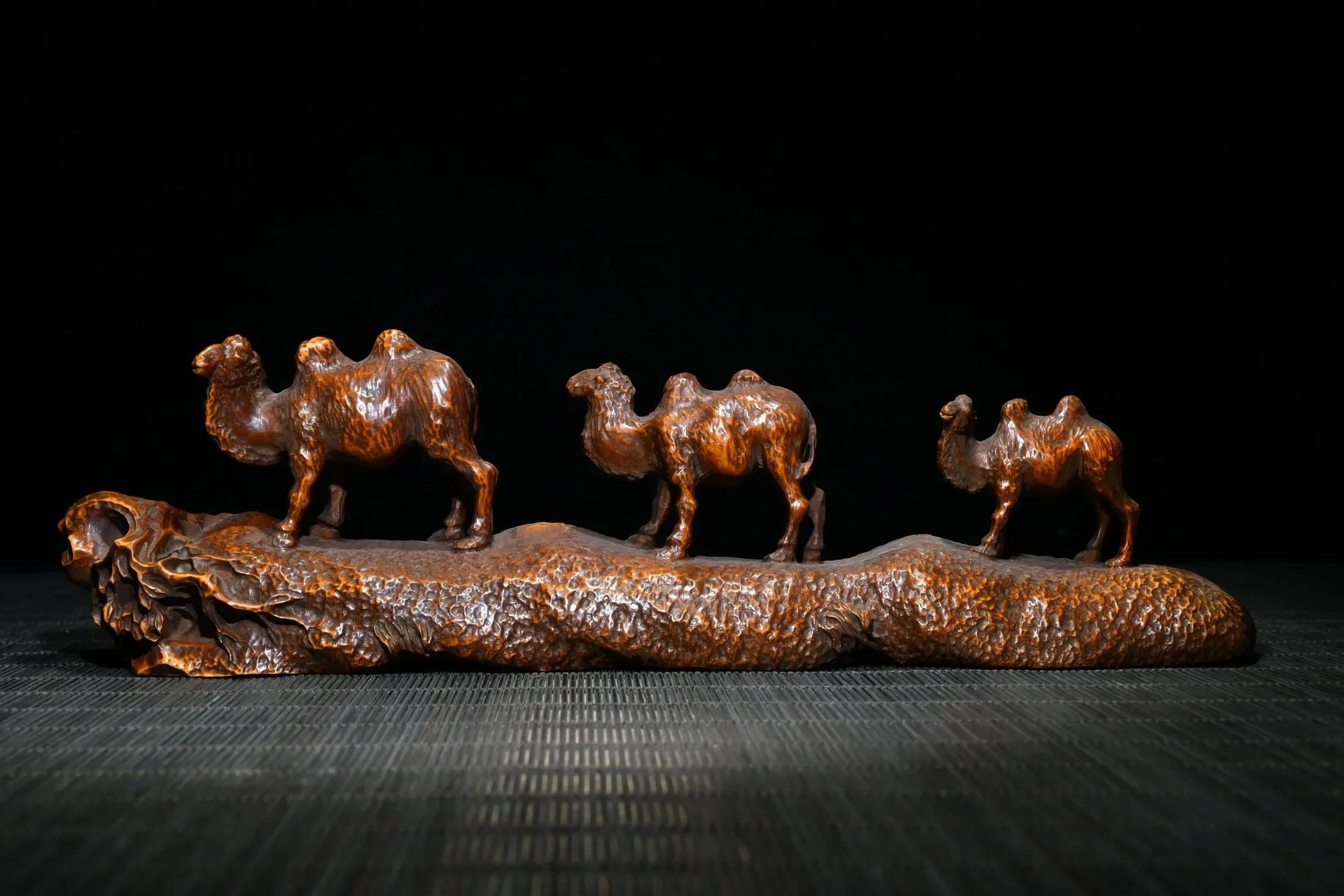 

9"Tibetan Temple Collecti Old Boxwood Three desert Camels Statue Penholder Camel Spirit Amass wealth Ornaments Town house